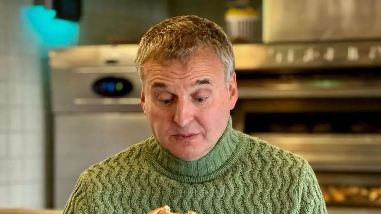 Phil Rosenthal shows autistic characters. celebsindepth.com 