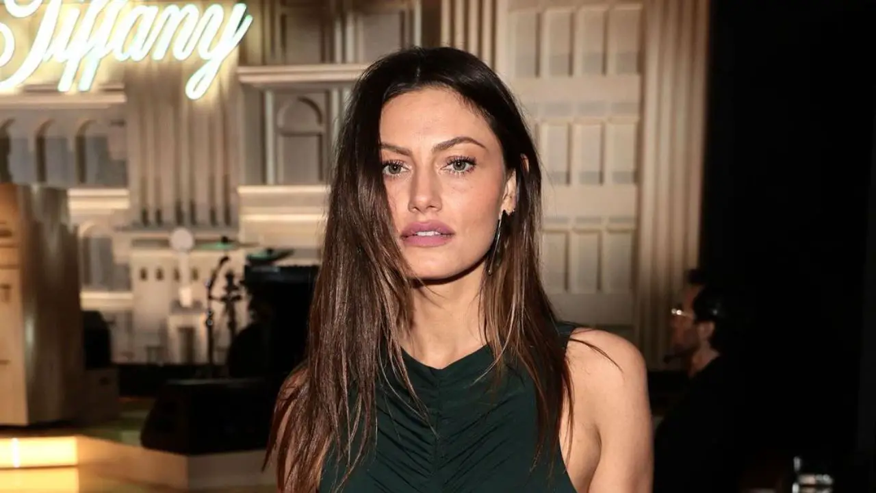 Phoebe Tonkin is yet to have a husband. celebsindepth.com