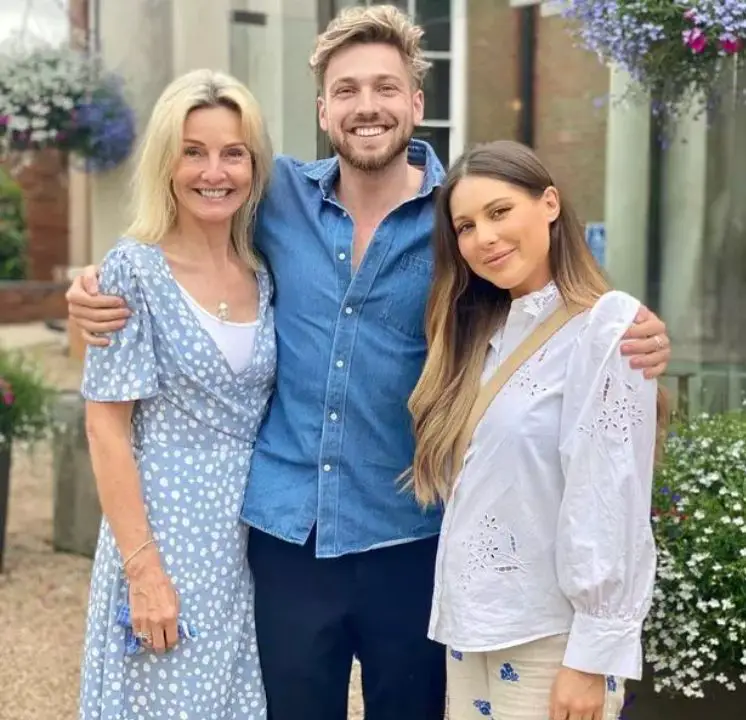 Sam Thompson considers his mother and sister to be his parents. celebsindepth.com