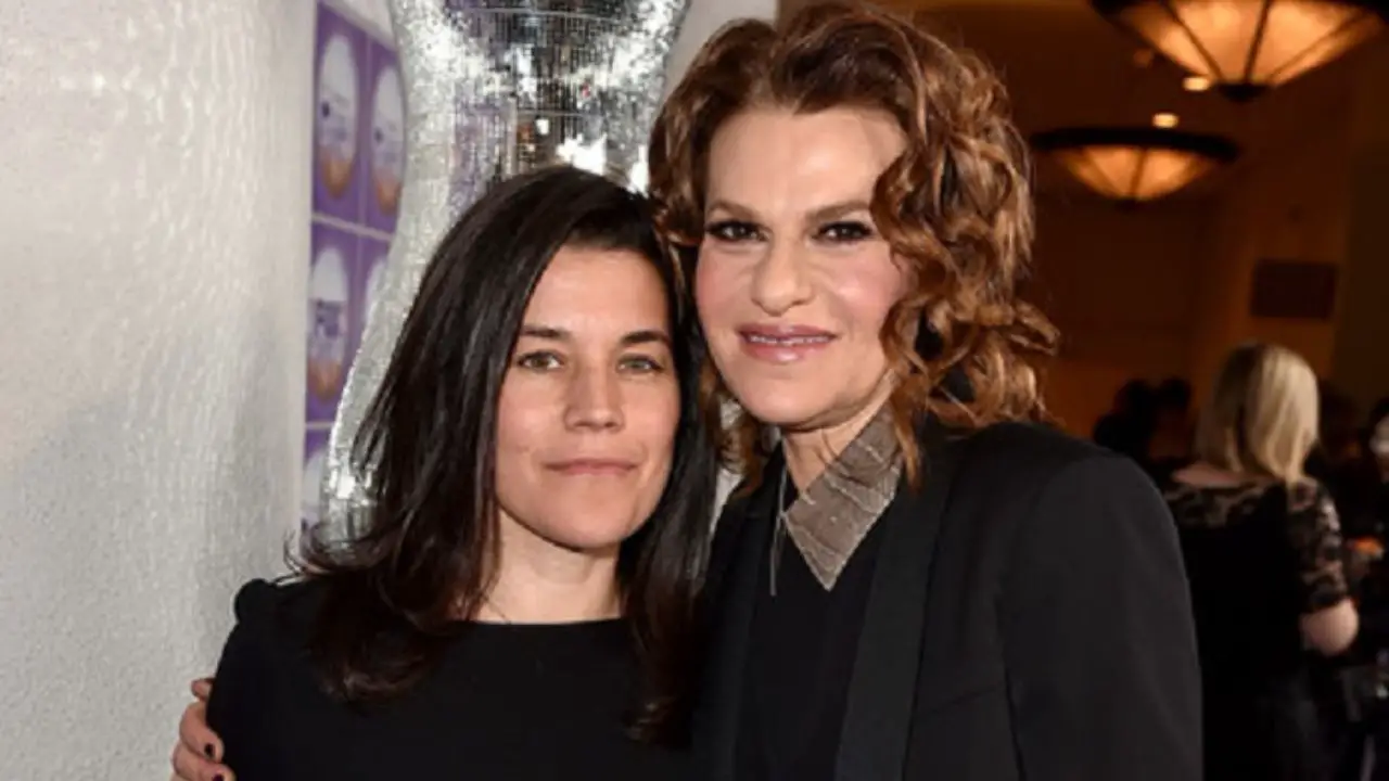 Sandra Bernhard and her partner, Sara Switzer. celebsindepth.com