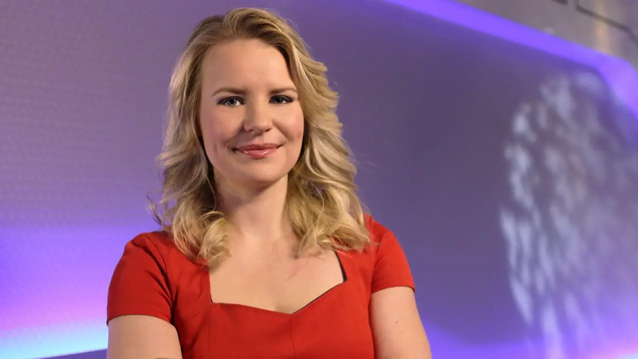 Sara Murray doesn't have a husband right now. celebsindepth.com