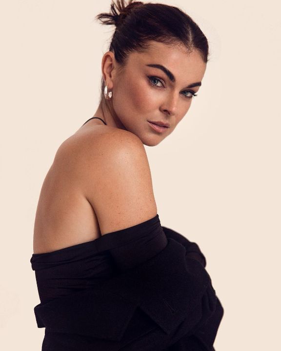 Serinda Swan doesn't have a boyfriend. celebsindepth.com