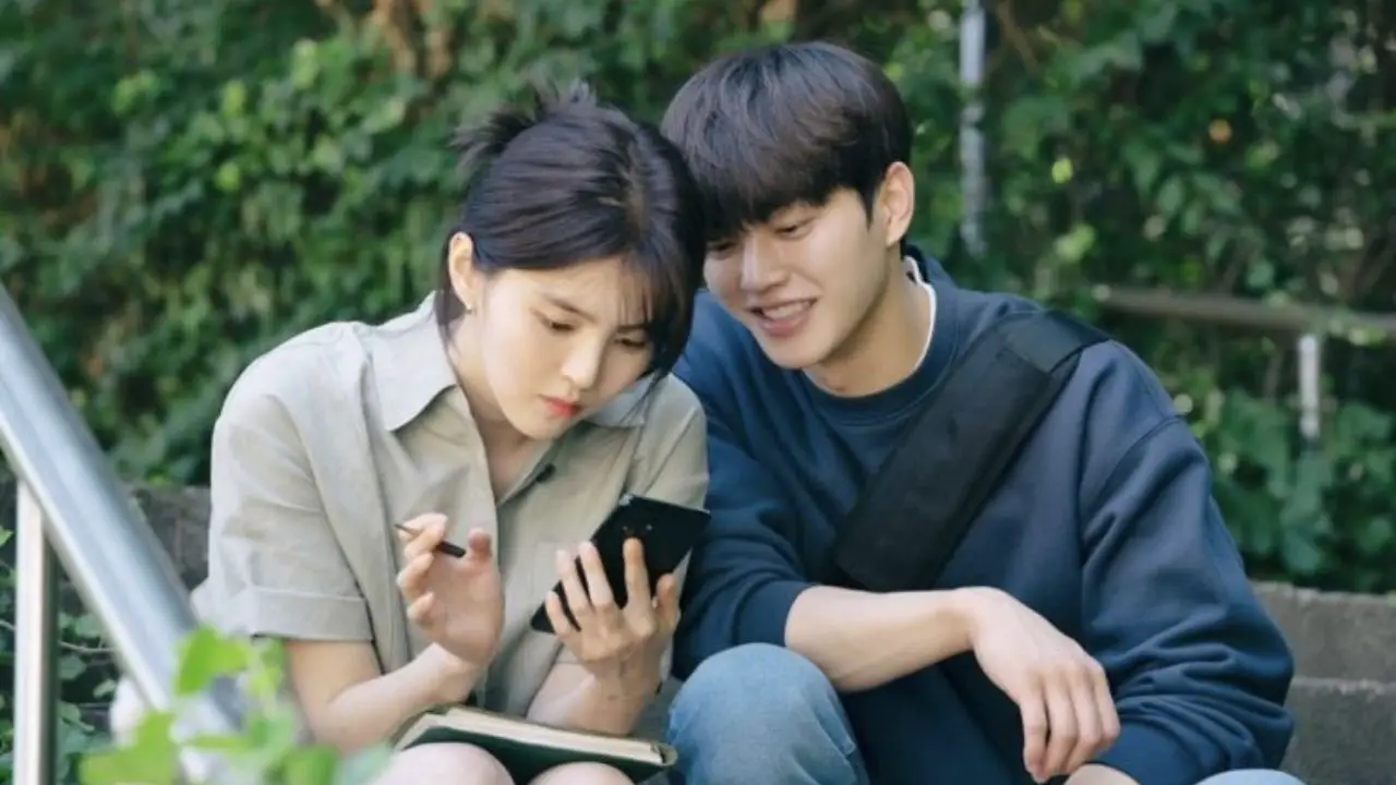 Song Kang and Han So-hee are just friends. celebsindepth.com 