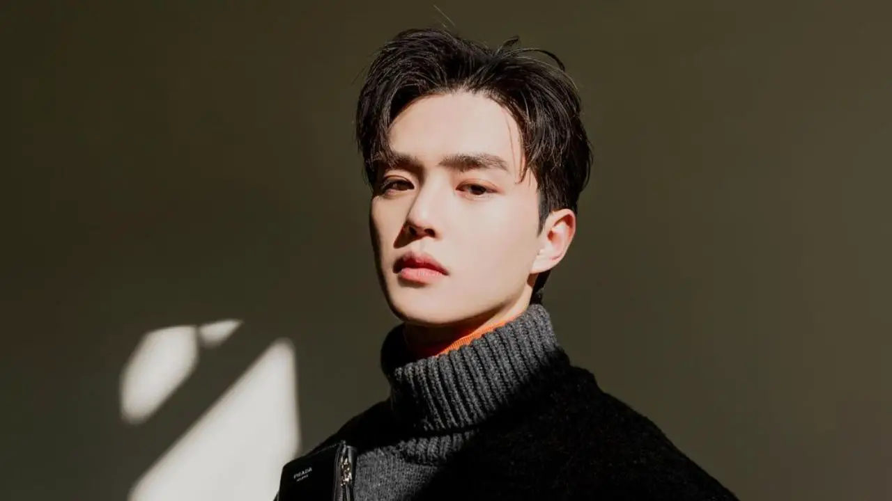 Song Kang has a charming appearance, leading fans to believe he had plastic surgery. celebsindepth.com