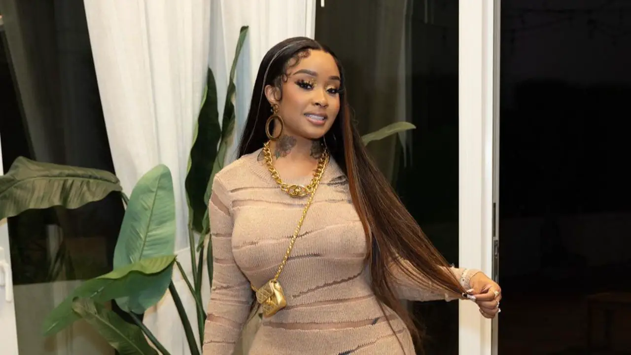 Stunna Girl doesn't seem to be pregnant. celebsindepth.com