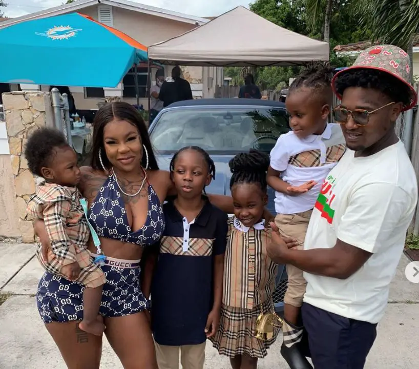 Sukihana with her children and the baby's father. celebsindepth.com 