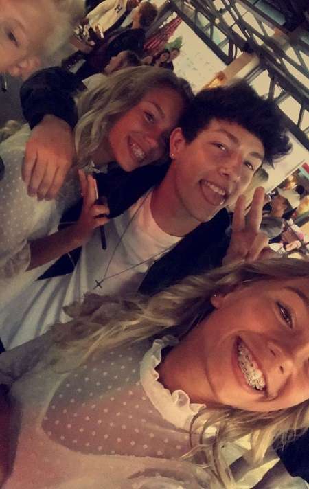 Tayler Holder with Lisa and Lena Mantler.