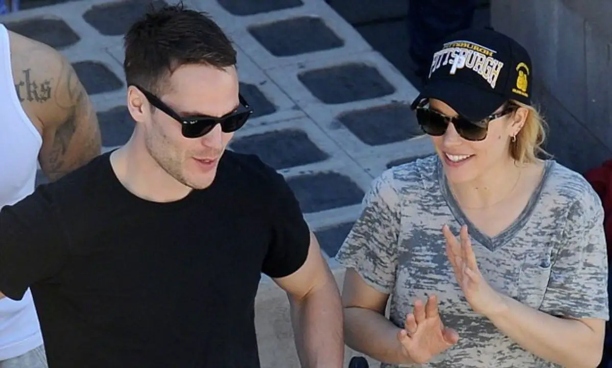 Taylor Kitsch with his ex-girlfriend Rachel McAdams. celebsindepth.com 
