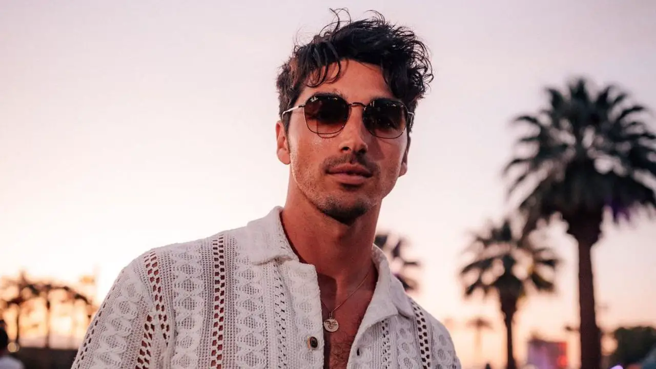 Taylor Zakhar Perez doesn't have a girlfriend. celebsindepth.com