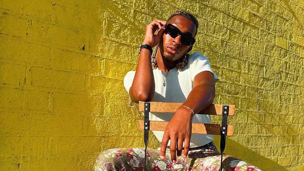 Tevin Davis gives off a gay vibe. celebsindepth.com
