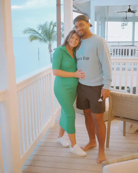 Tua Tagovailoa with his wife, Annah Gore. celebsindepth.com