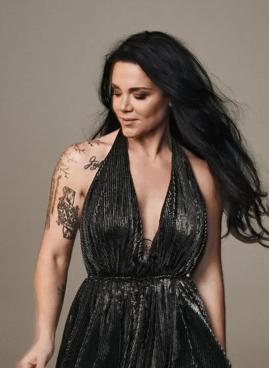 Vanessa Amorosi's appearance has changed throughout the years. celebsindepth.com