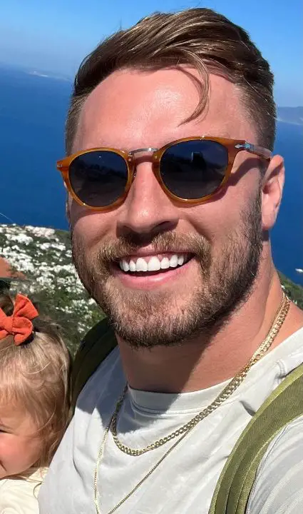 Will Compton's new teeth are even called fake, which is untrue. celebsindepth.com