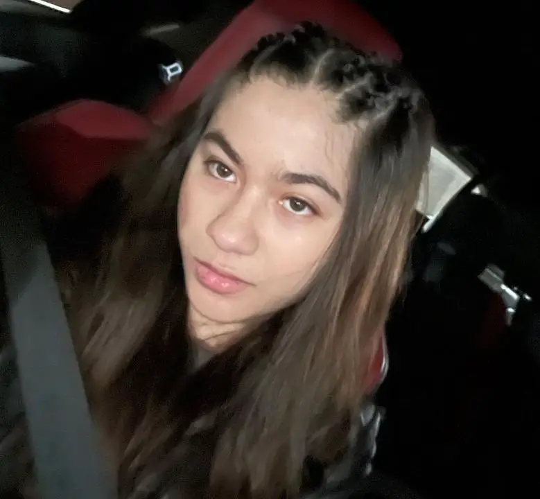 Kuina is not alive, but she didn't kill herself. celebsindepth.com