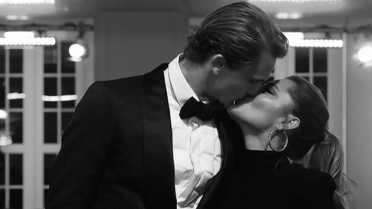 [Zverev and his girlfriend/gf Sophia Thomalla are truly in love.