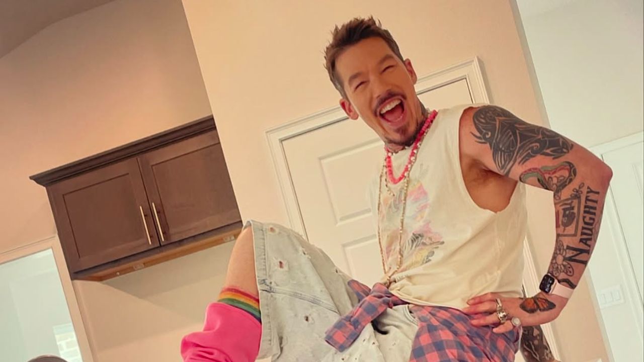 David Bromstad is single in 2025 and looking for a partner.