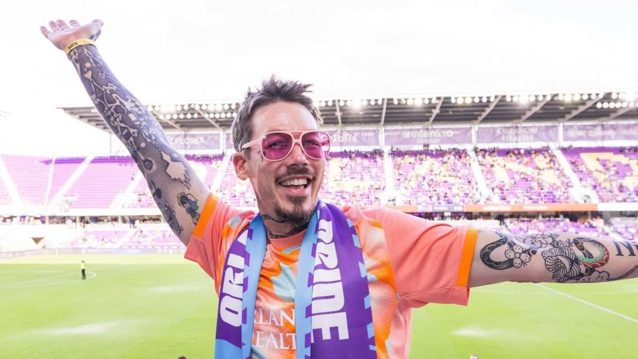 david bromstad is gay and is looking for a partner.