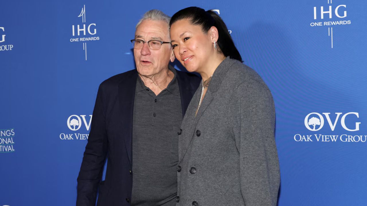 Robert De Niro is now dating "Intern" co-star, Jessica Chen.