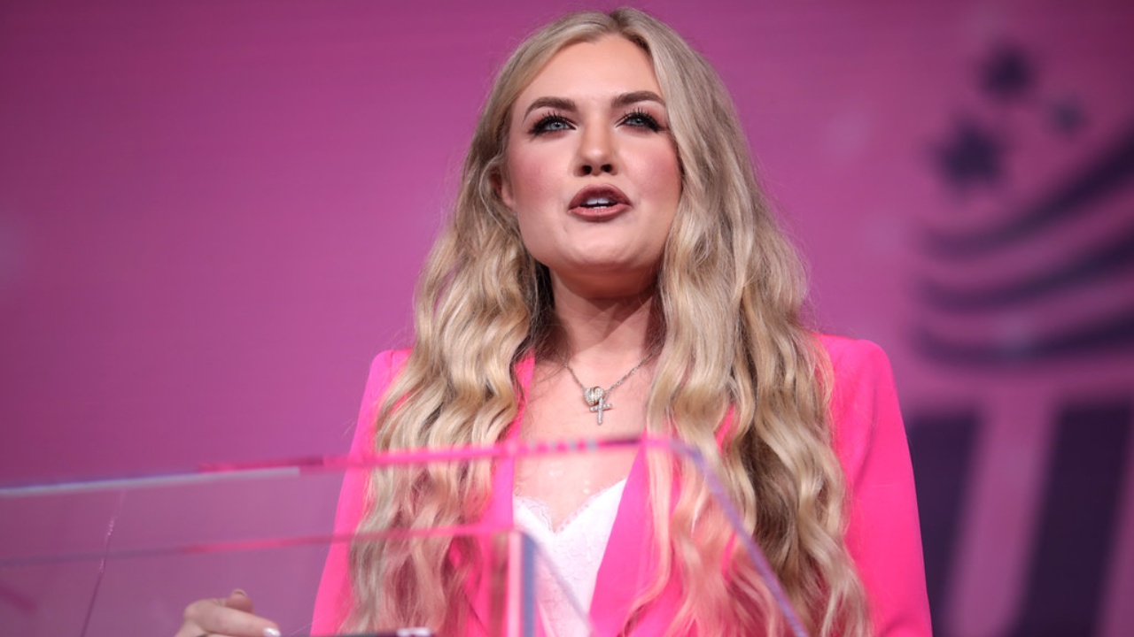 Erika Kirk is not banned from Russia or Romania.