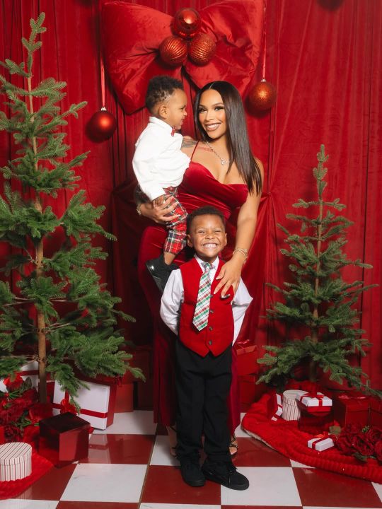 Dacoda Nichole Jones with her kids.