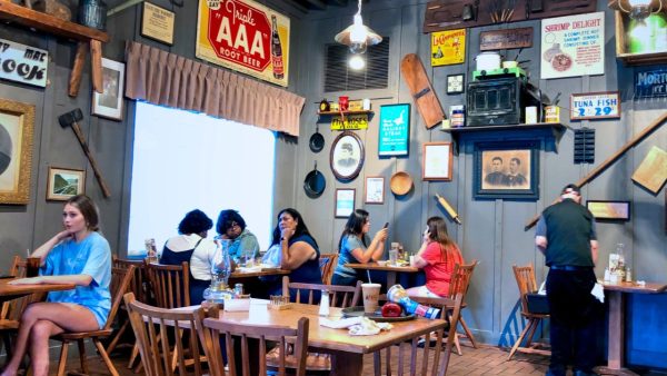 Cracker Barrel New Dining Rule—Shift for Traveling Employees
