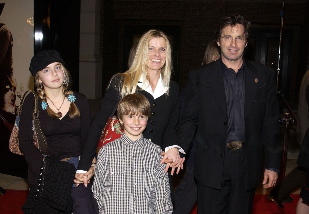Robert Carradine with his wife Edie and 2 kids.