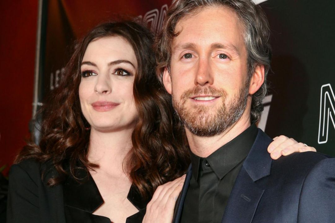 Anne Hathaway with her husband, Adam Shulman.