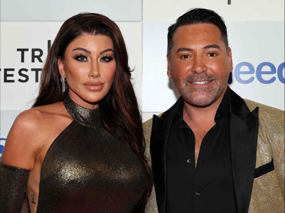 Oscar De La Hoya with his girlfriend, Holly Sonders.
