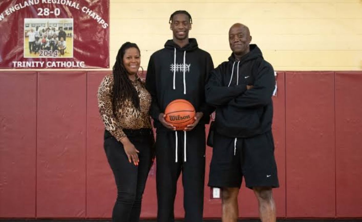 AJ Dybantsa with his parents.