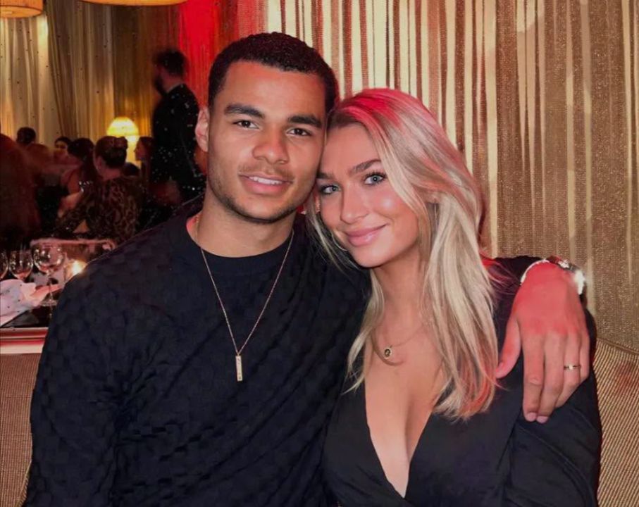 Cody Gakpo with his partner, Noa van der Bij.