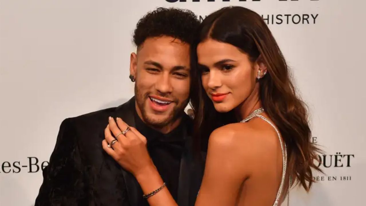 Neymar with his wife, Bruna Biancardi.