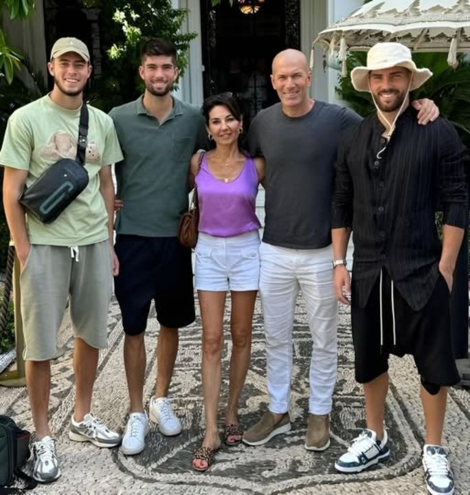 Zinedine Zidane with his wife and kids.