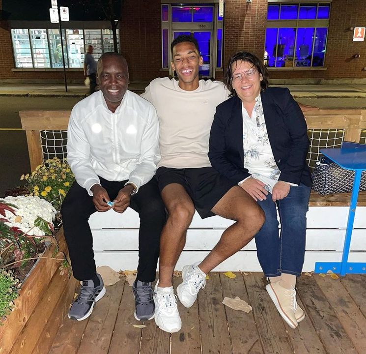 Félix Auger-Aliassime with his parents.