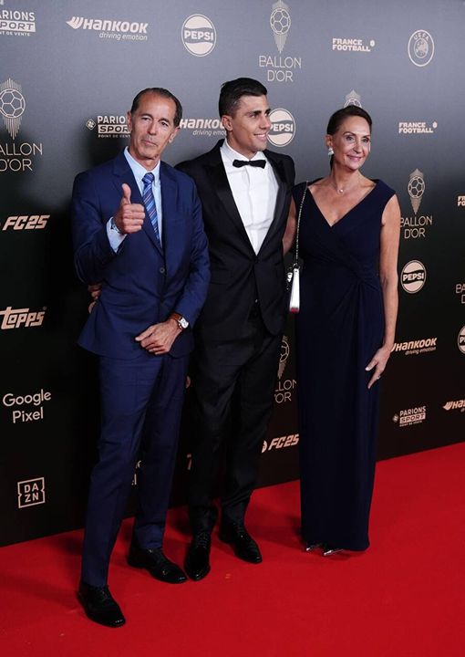 Rodri with his parents.