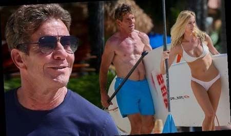 Laura Savoie and her Fiance Dennis Quaid enjoying themselves on the beach.