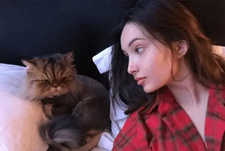 Jenna Berman and cat Lord Tyrion.