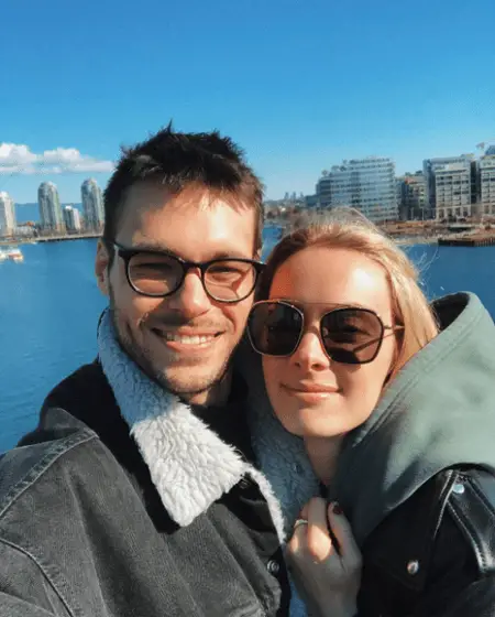 Rachel Skarsten and her boyfriend Alexandre Robicquet taking a picture near the ocean.