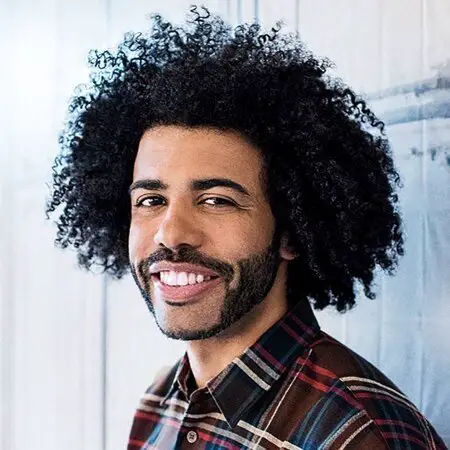 Daveed Diggs' net worth is estimated to be $750,000.