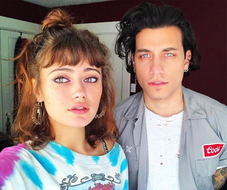 Ella Purnell is currently in a relationship with her boyfriend Rob Raco.