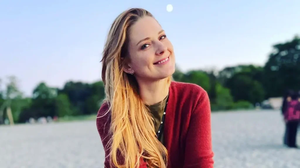 Alexandra Breckenridge’s Height and Weight: Physical Appearance