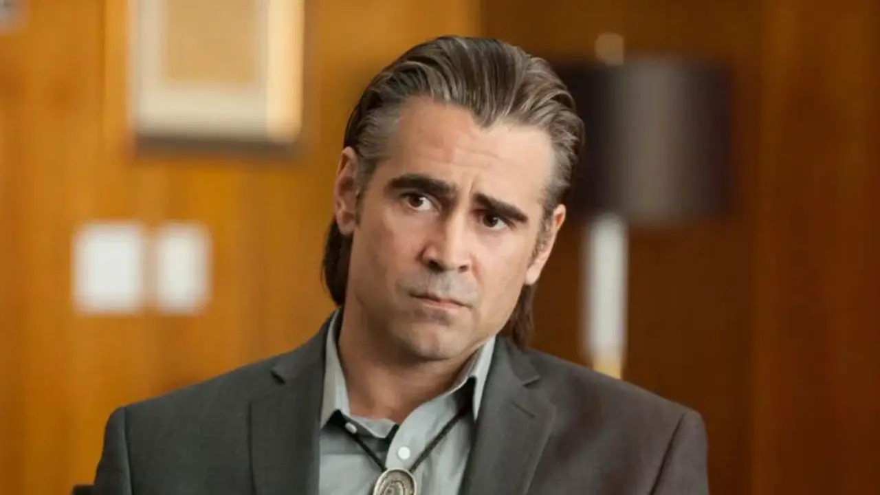 Colin Farrell doesn't have a scar on his lip in real life. celebsindepth.com