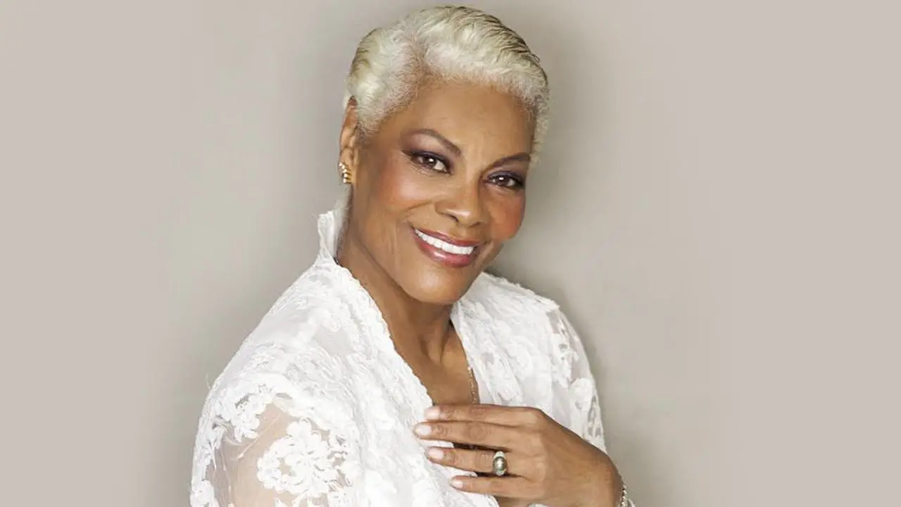 Dionne Warwick fixed her teeth in 1968. celebsindepth.com 