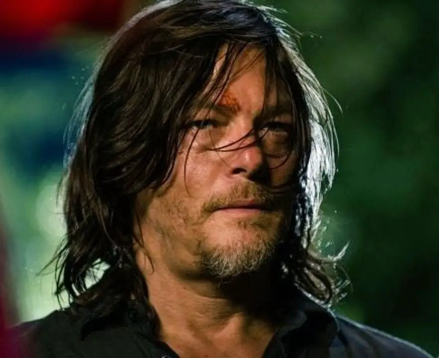 Daryl Dixon's scar was visible on his face during The Walking Dead. celebsindepth.com