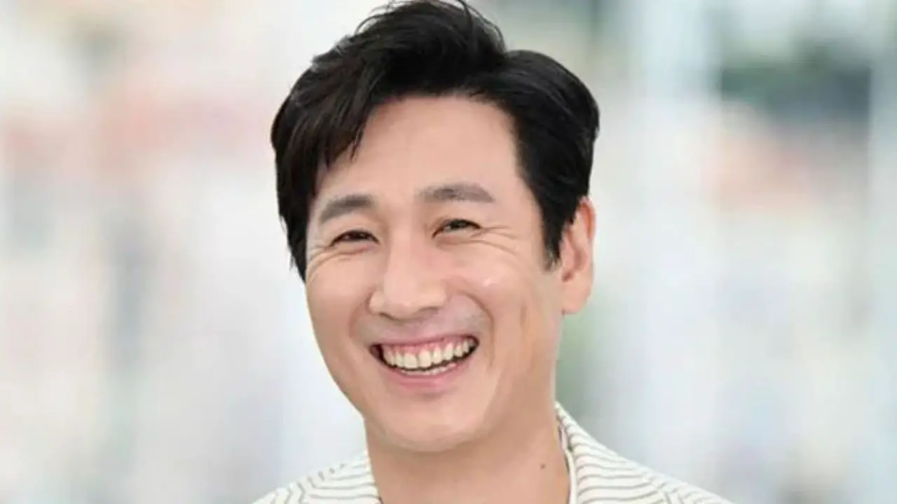 Lee Sun-kyun’s Before And After Teeth Examined! - Celebs In-depth