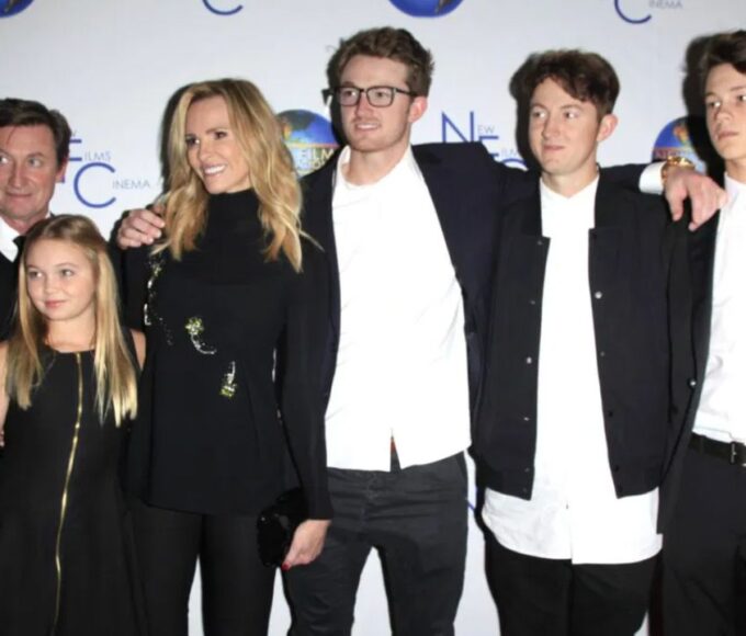 Wayne Gretzky's Wife, Janet Jones, and 5 Kids: All About Their Family