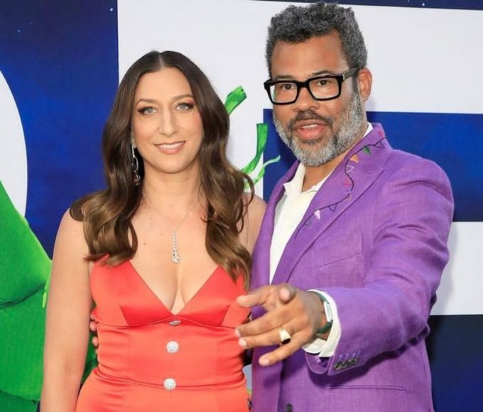 Chelsea Peretti with her husband, Jordan Peele, in an event.
