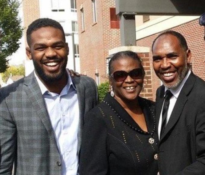 Arthur Jones Parents & Siblings: Mom, Dad, Brothers & Sister