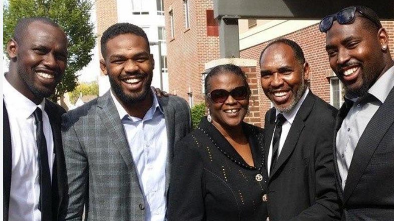 Arthur Jones Parents & Siblings: Mom, Dad, Brothers & Sister